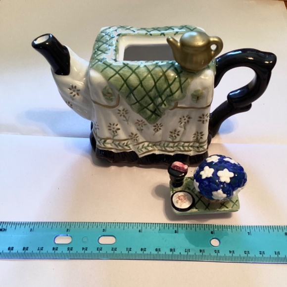 ADORABLE!  Houston Harvest mini teapot... shaped like a tea table! - Picture 2 of 6